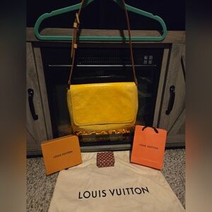 LOUIS VUITTON Authentic Vintage Monogram Vernis Thompson Street Bag